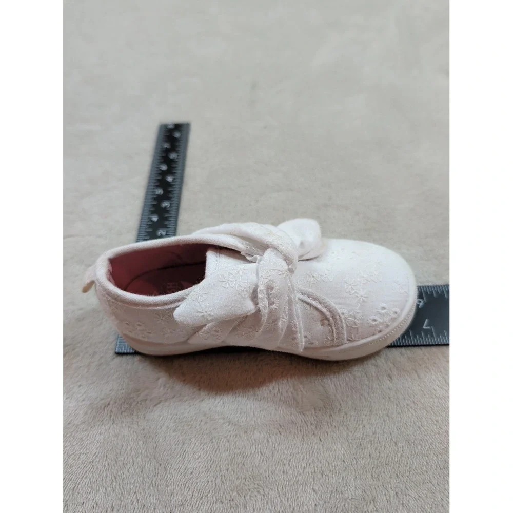OshKosh Bgosh Baby Girls White Floral Embroidered Bow Slip On‎ Shoes Size 7M